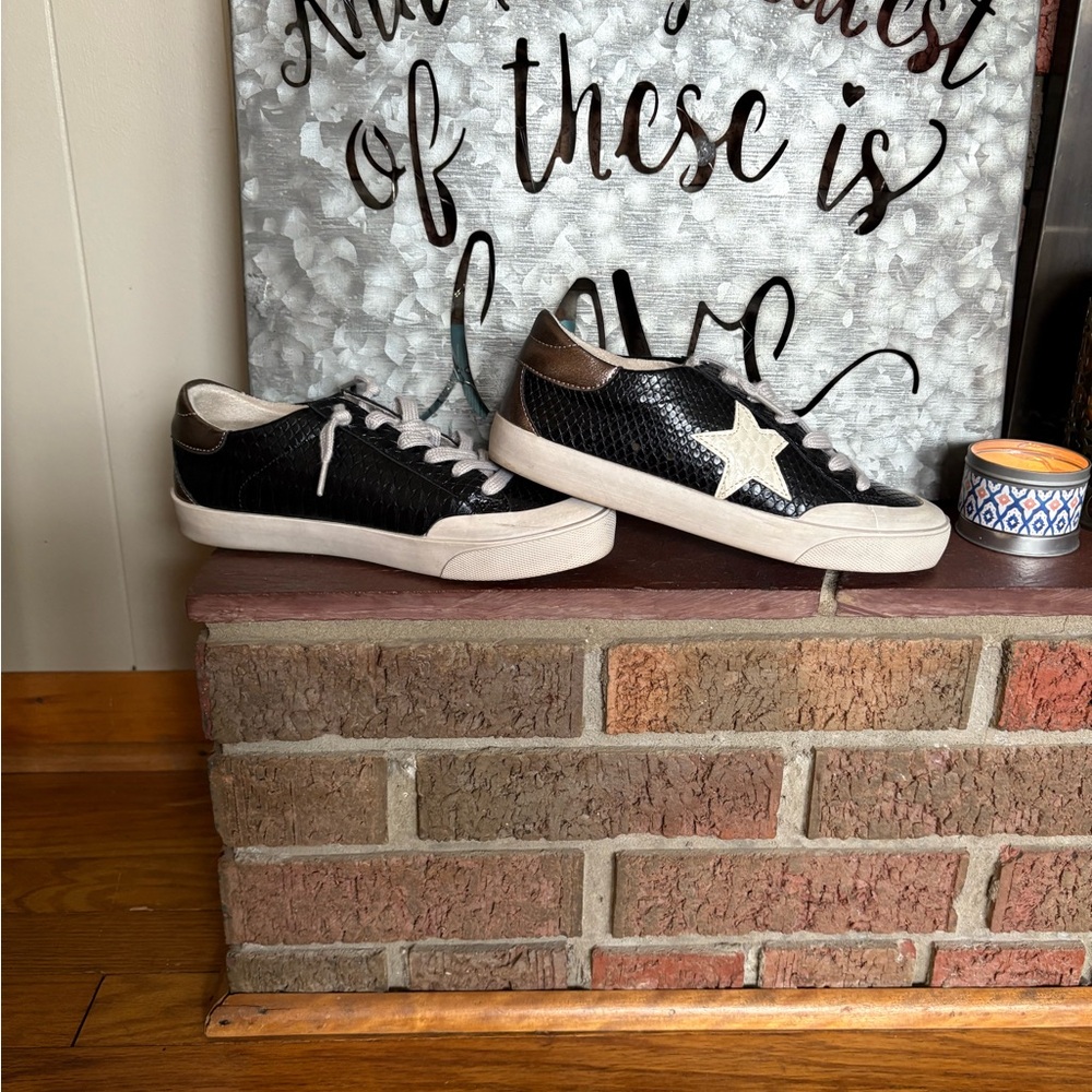 Mi.iM Black and Gold Star Sneakers